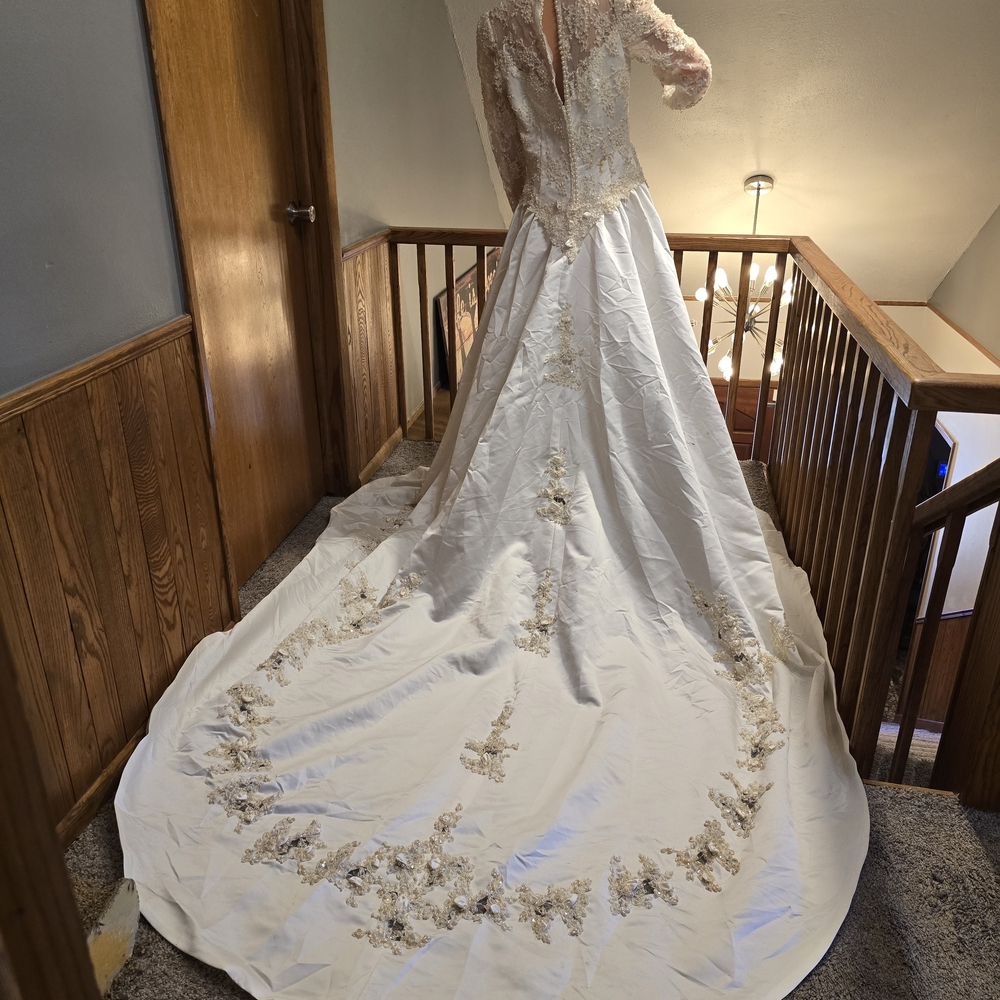 Ivory Elegant Lace Wedding Dress with Train Used Needs TLC PROJECT DRESS Size 14